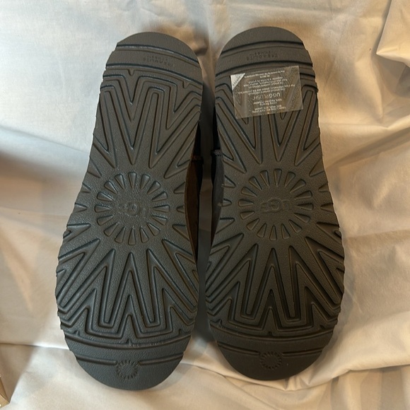 NWT UGG Classic Sz 10 - Picture 5 of 6